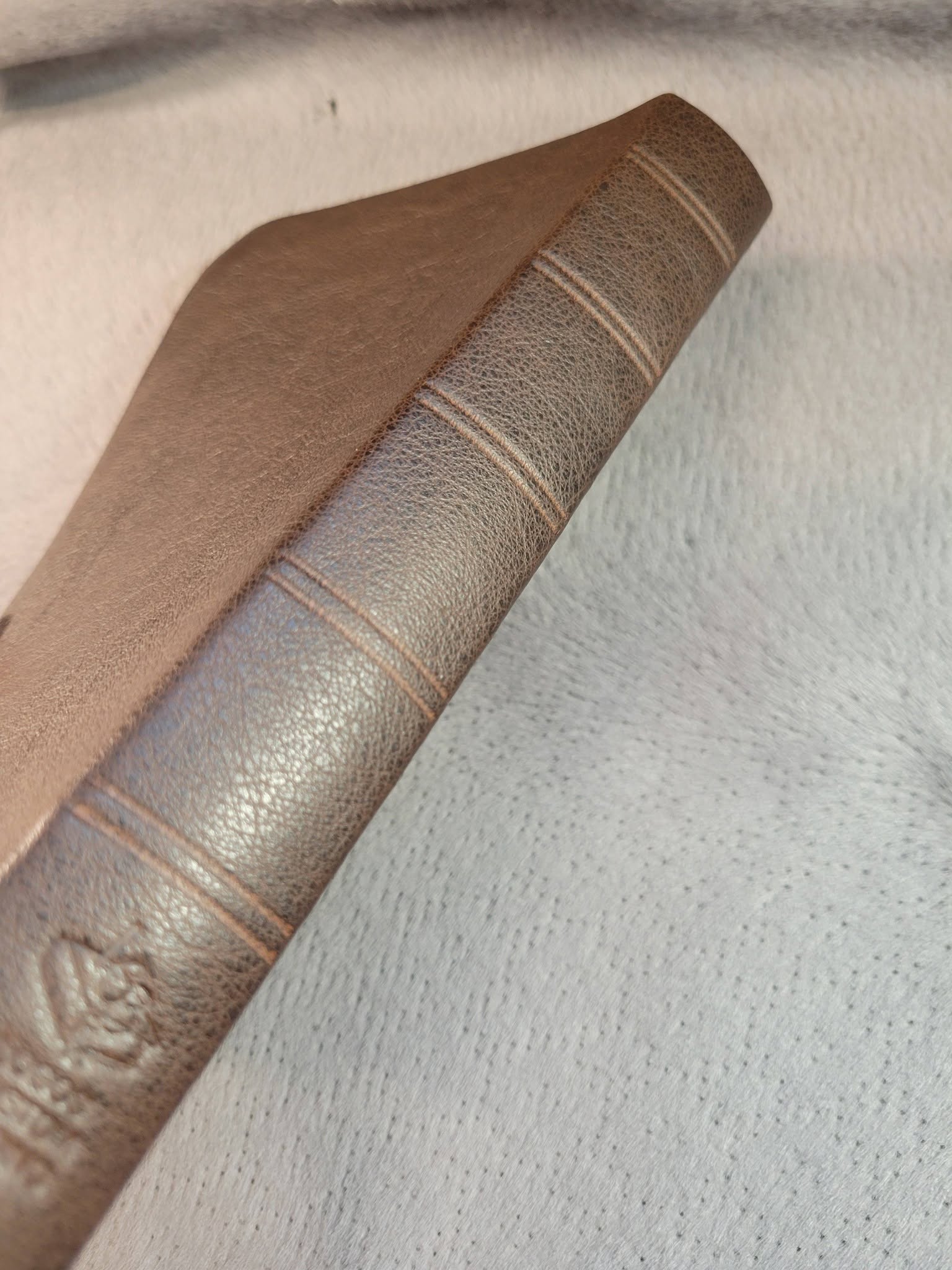 Tooled spine ribs
